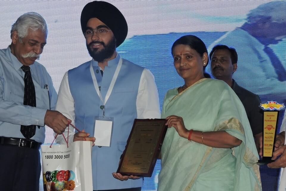 JIS University was awarded the Second Best Private University of West Bengal & Fourth Best Private University in East and North East India. Mr Simarpreet Singh received the award on behalf of JIS University at the 6th Dialogue INDIA Academic Awards 2018, being held at New Delhi on 19/05/2018.